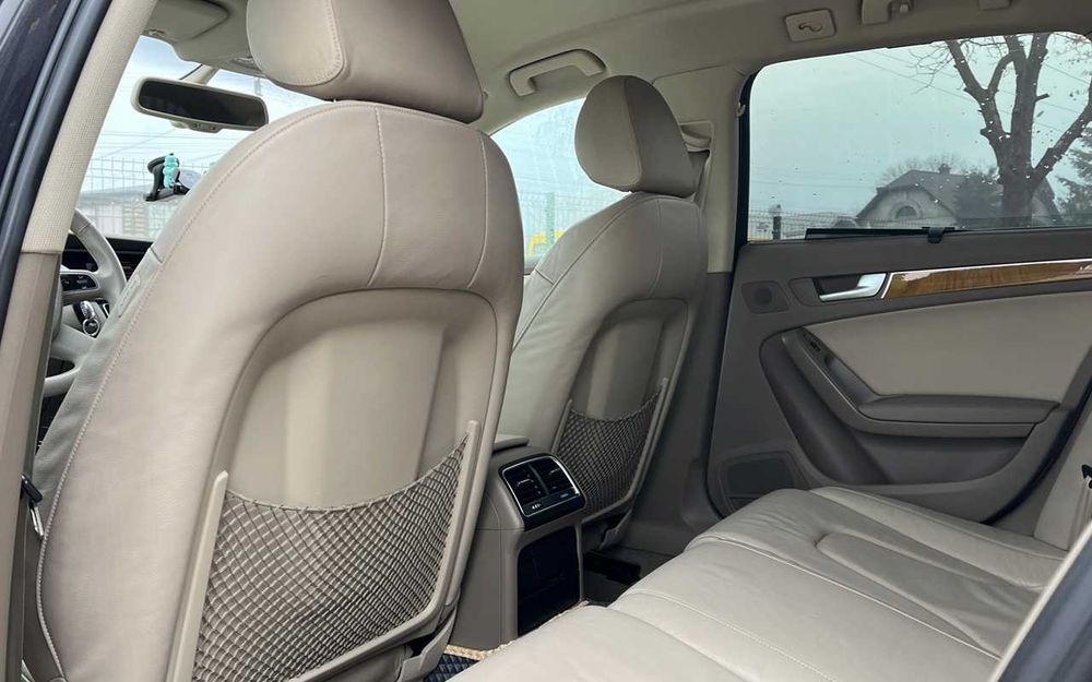 Audi A4  2010 рік