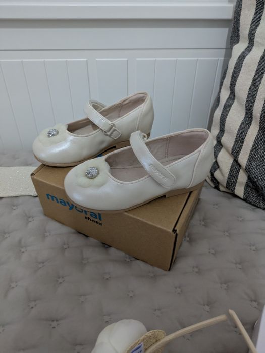 Roupa e sapatos batizado cerimónia menina 4 anos Mayoral