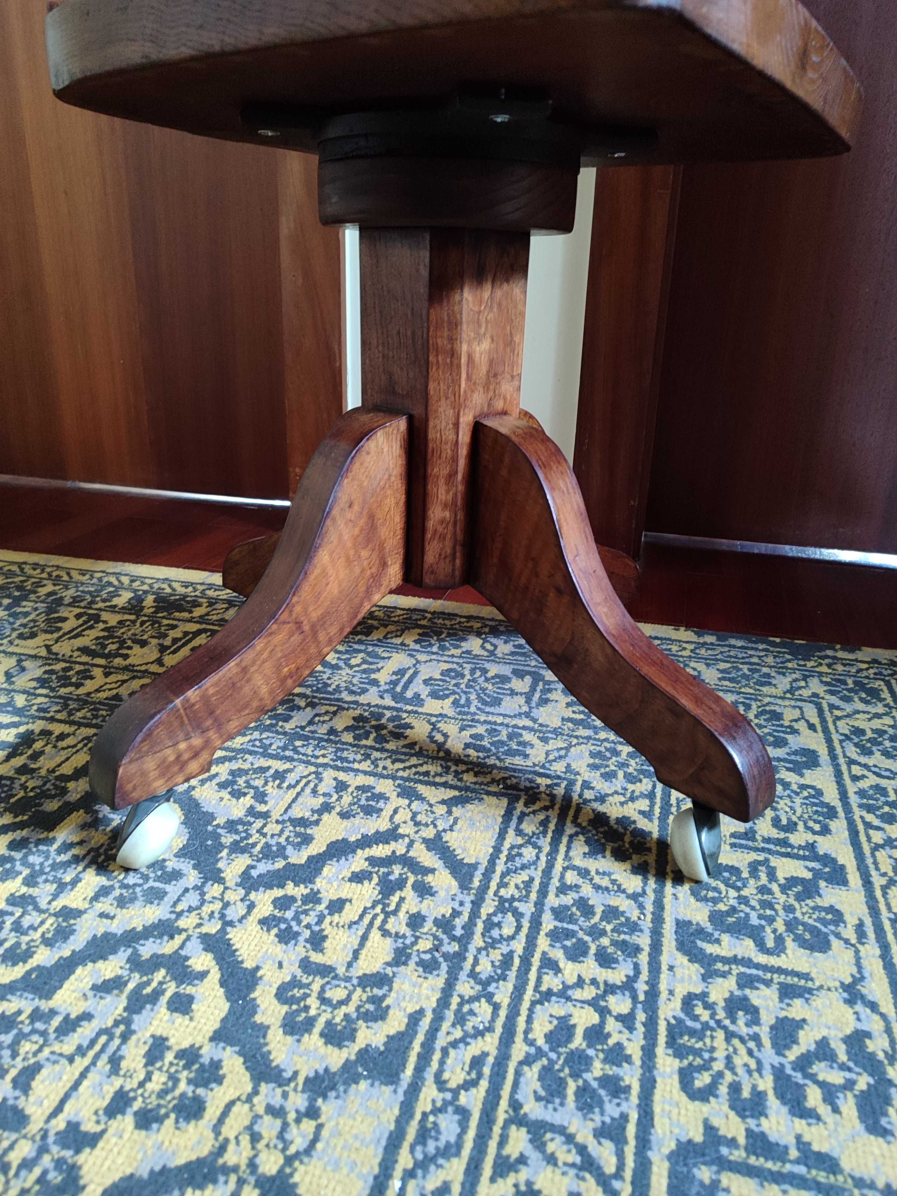 Cadeira rotativa em madeira maciça de carvalho, anos 50
