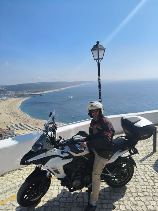 Moto Benelli  com malas