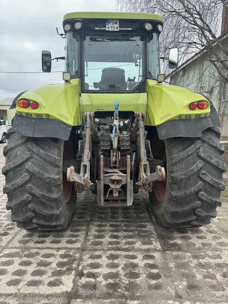 Ciągnik Claas Axion 830km