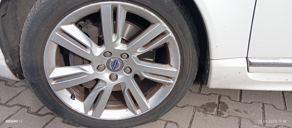 Felgi aluminiowe R18 Volvo z oponami całorocznymi  245/45