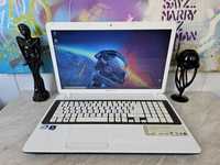 Ноутбук Packard Bell. 17 дюймів