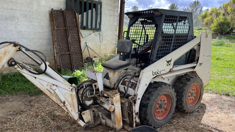 Bobcat 753 com acessorios