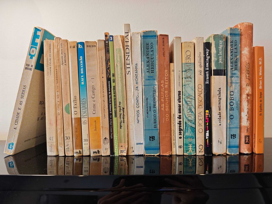 Livros e livros antigos! Compra já!