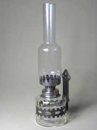 Stara szklana lampa naftowa z uchwytem kinkiet