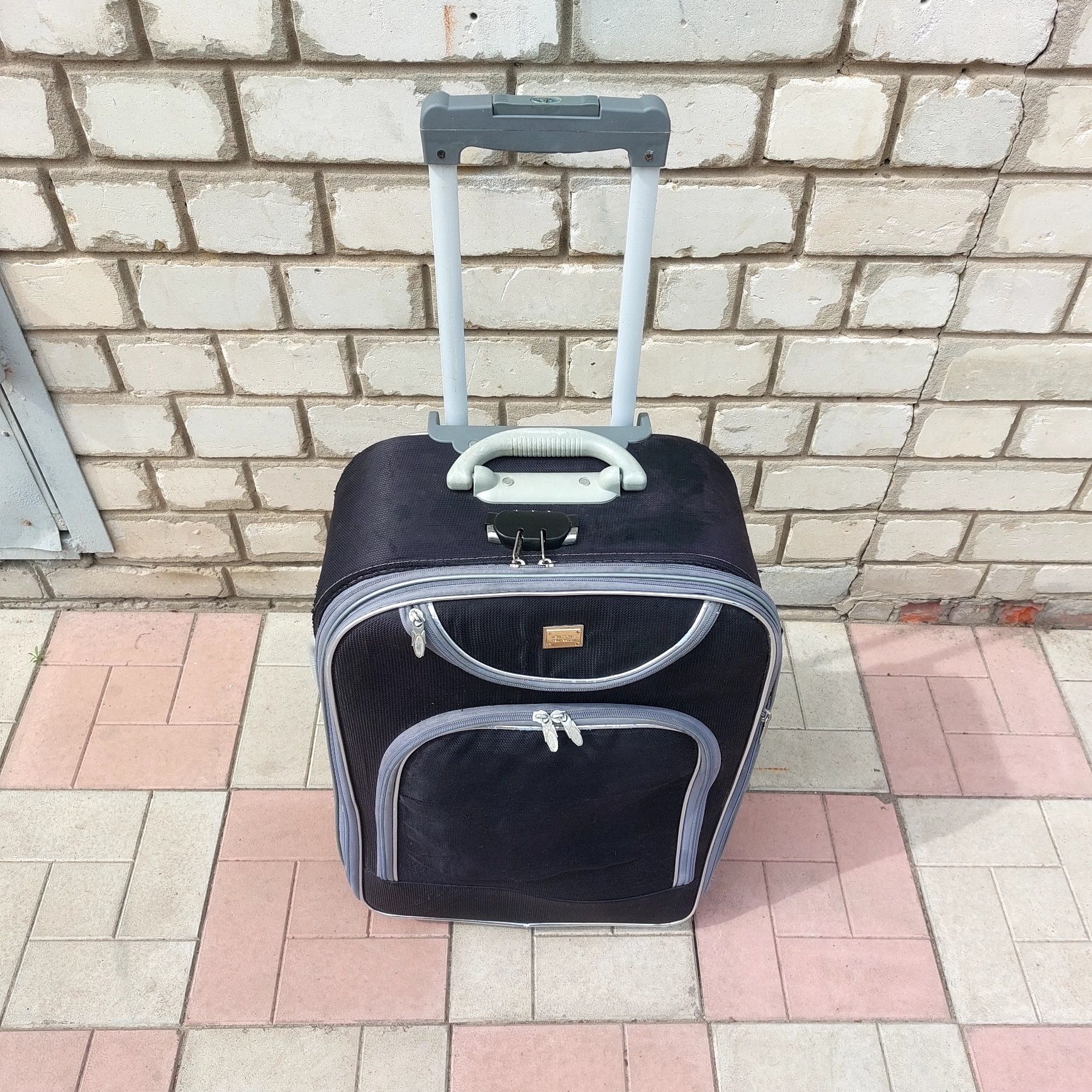 Дорожный вместительный чемодан сумка на колесах