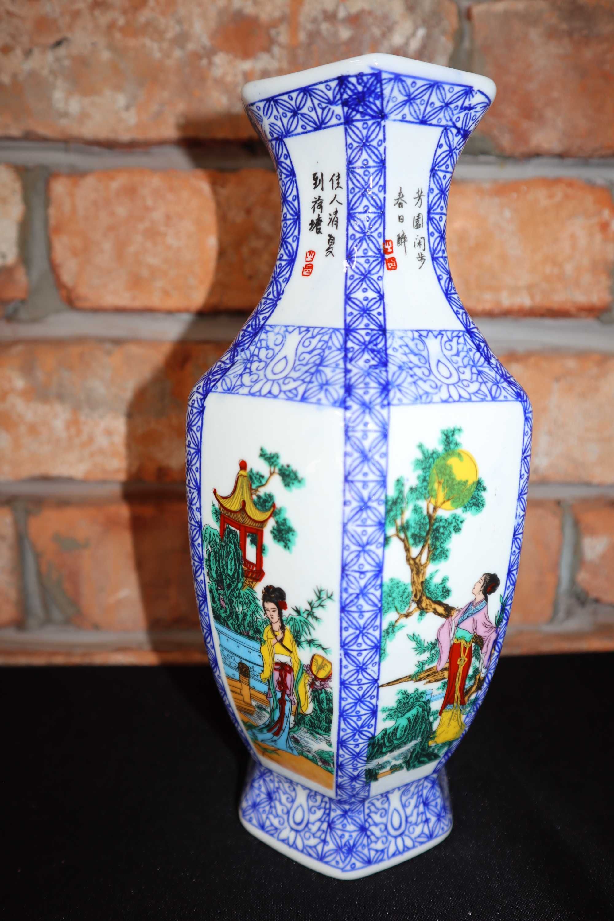 Chiński ceramiczny wazon niebiesko-biały  sześciokątny B071605