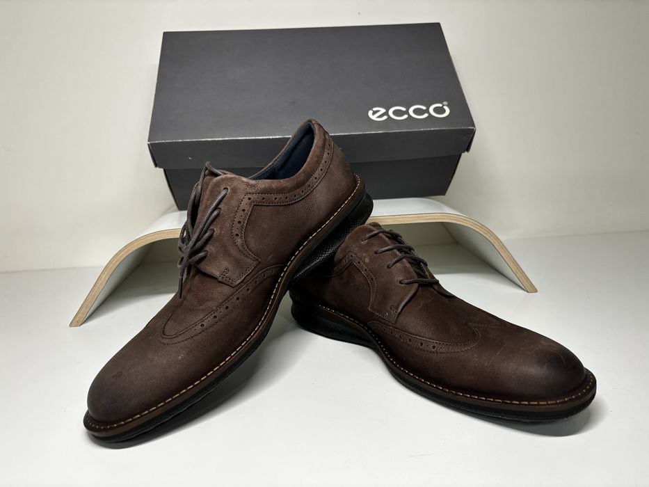 Sapatos ecco novos