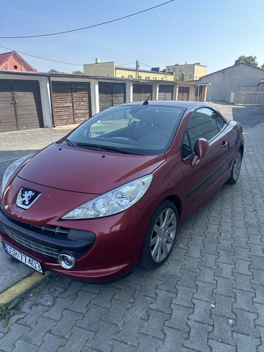 Sprzedam samochód marki Peugeot 207 CC kabriolet.