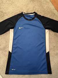 Bluzka sportowa Nike rozmiar 146