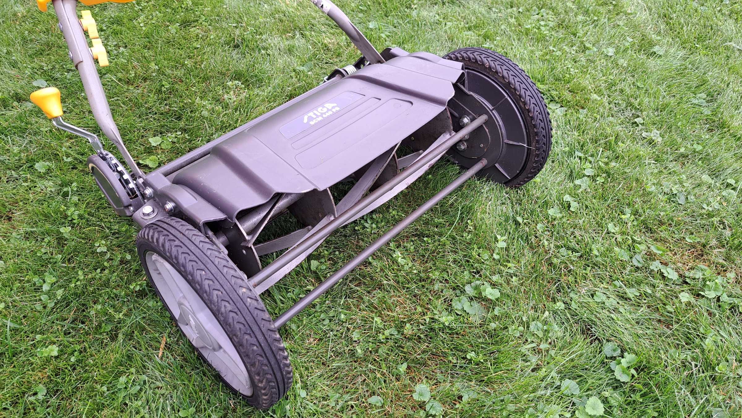 Ręczna kosiarka wrzecionowa STIGA SCM 440 FS z koszem