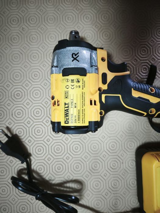 Chave de impacto caixa/bits + bateria + carregador