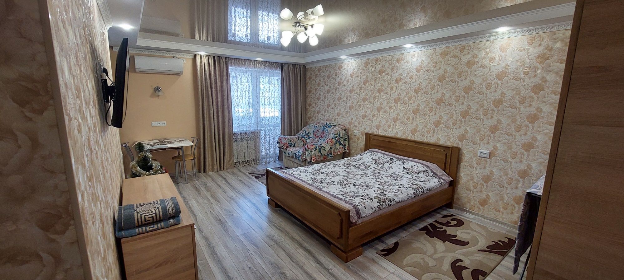 Дуже тепла євро-студія, центр