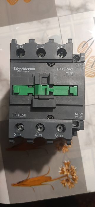 Контактор Schneider 70А