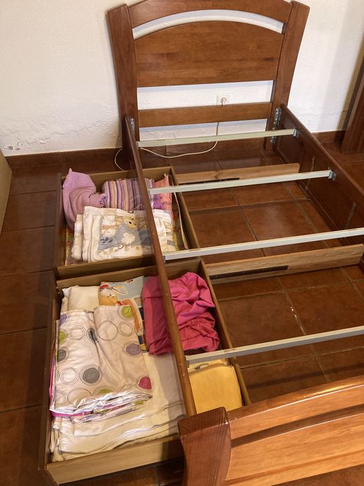 Cama solteiro bom estado