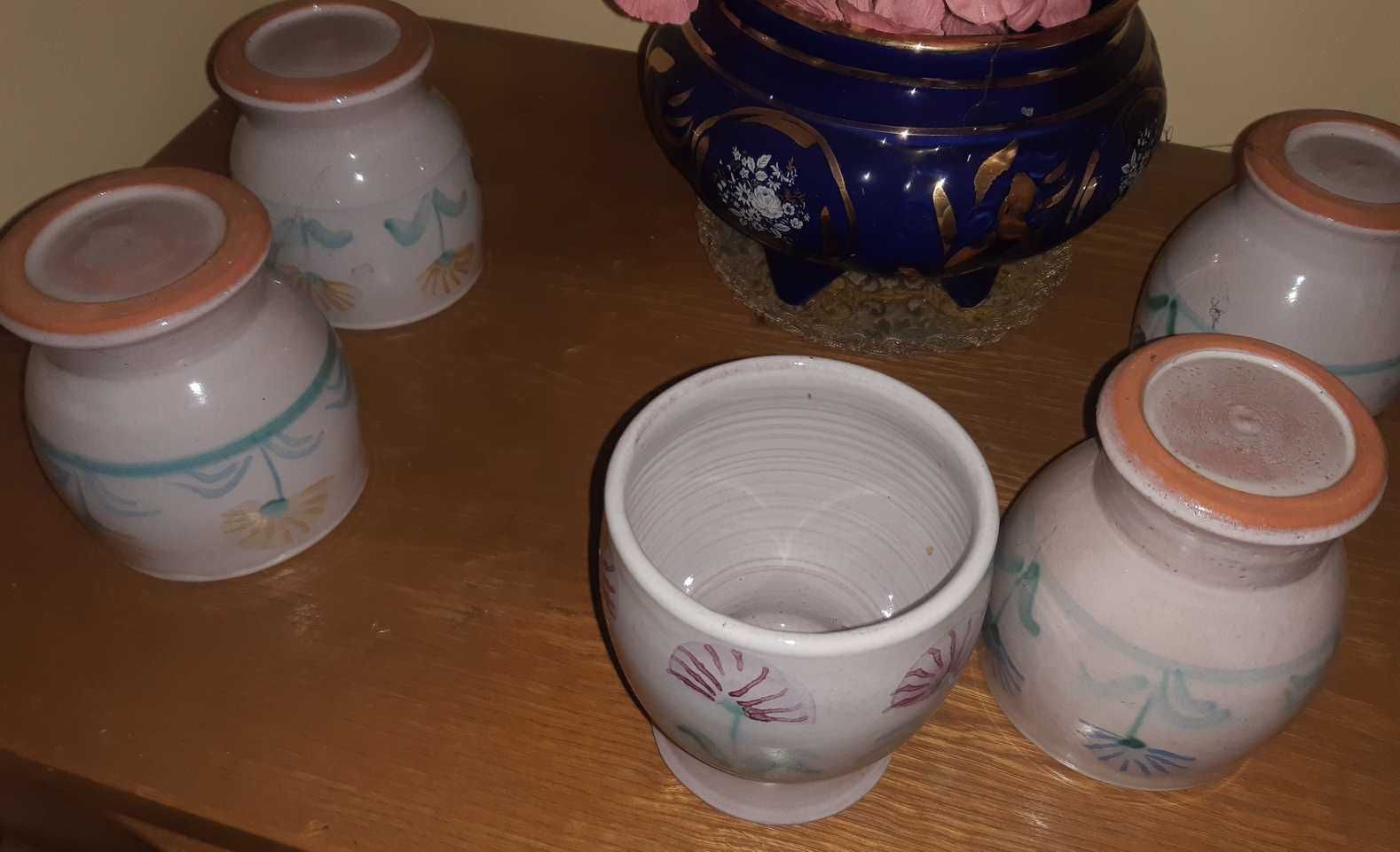 5 Kubków i 6 Kieliszków Ceramicznych dość starych.