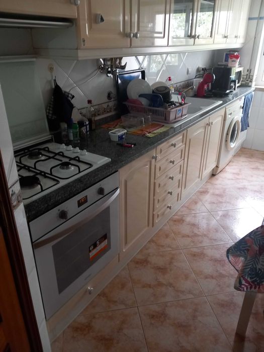 Aluga-se Quarto a Estudante Universitária - Monte Caparica - FCT