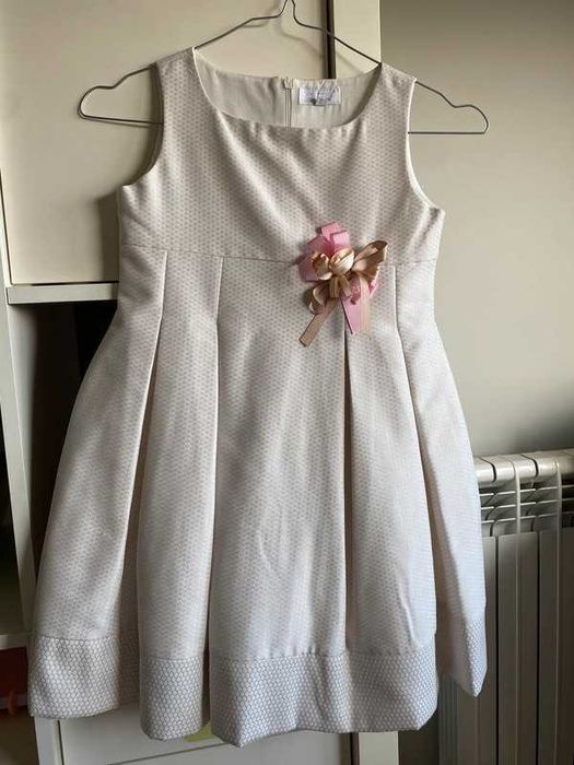 vestido de alças beje claro