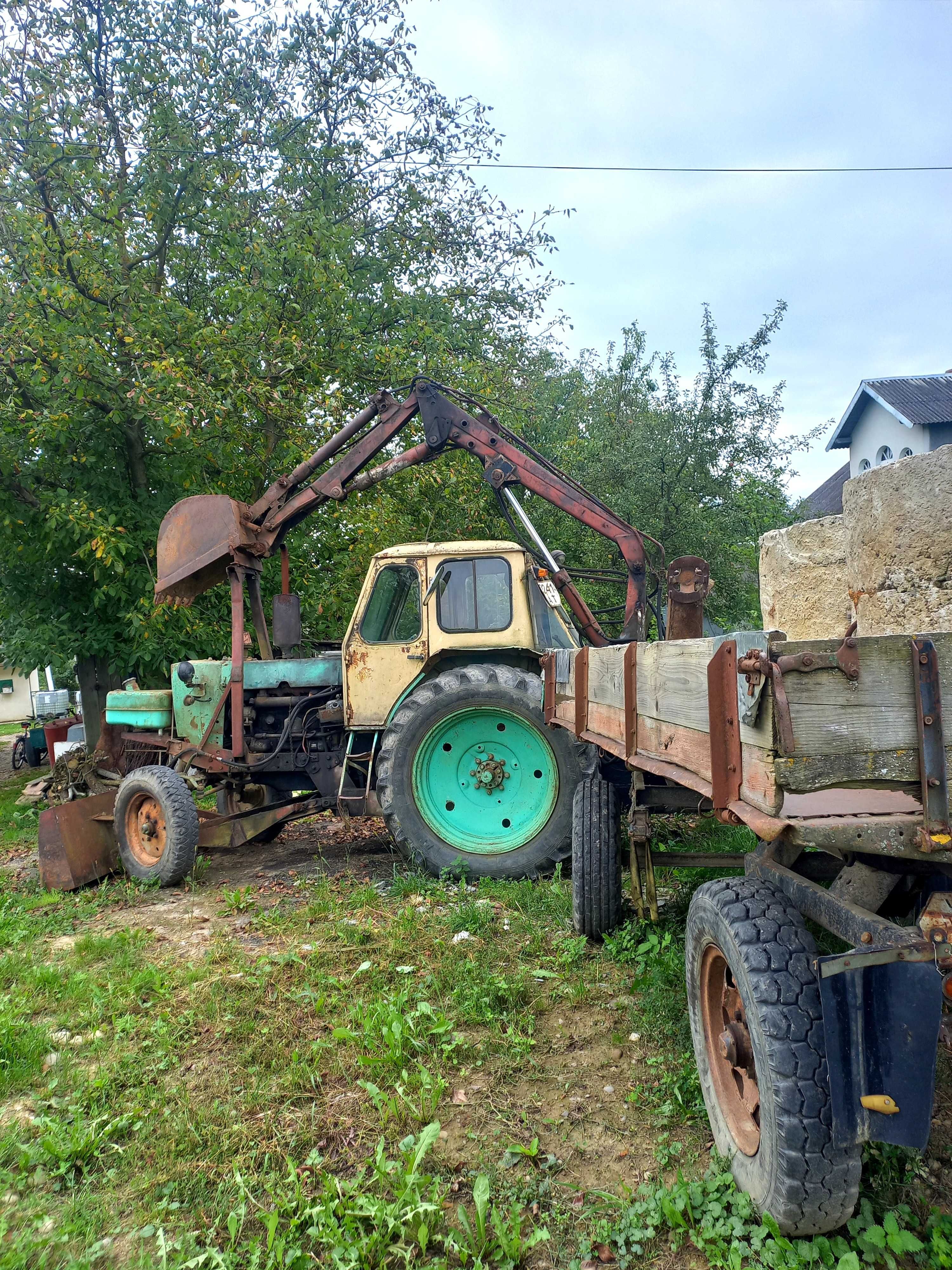 Грейферний погружчик ПЭ-0,8 на базі трактора ЮМЗ-6