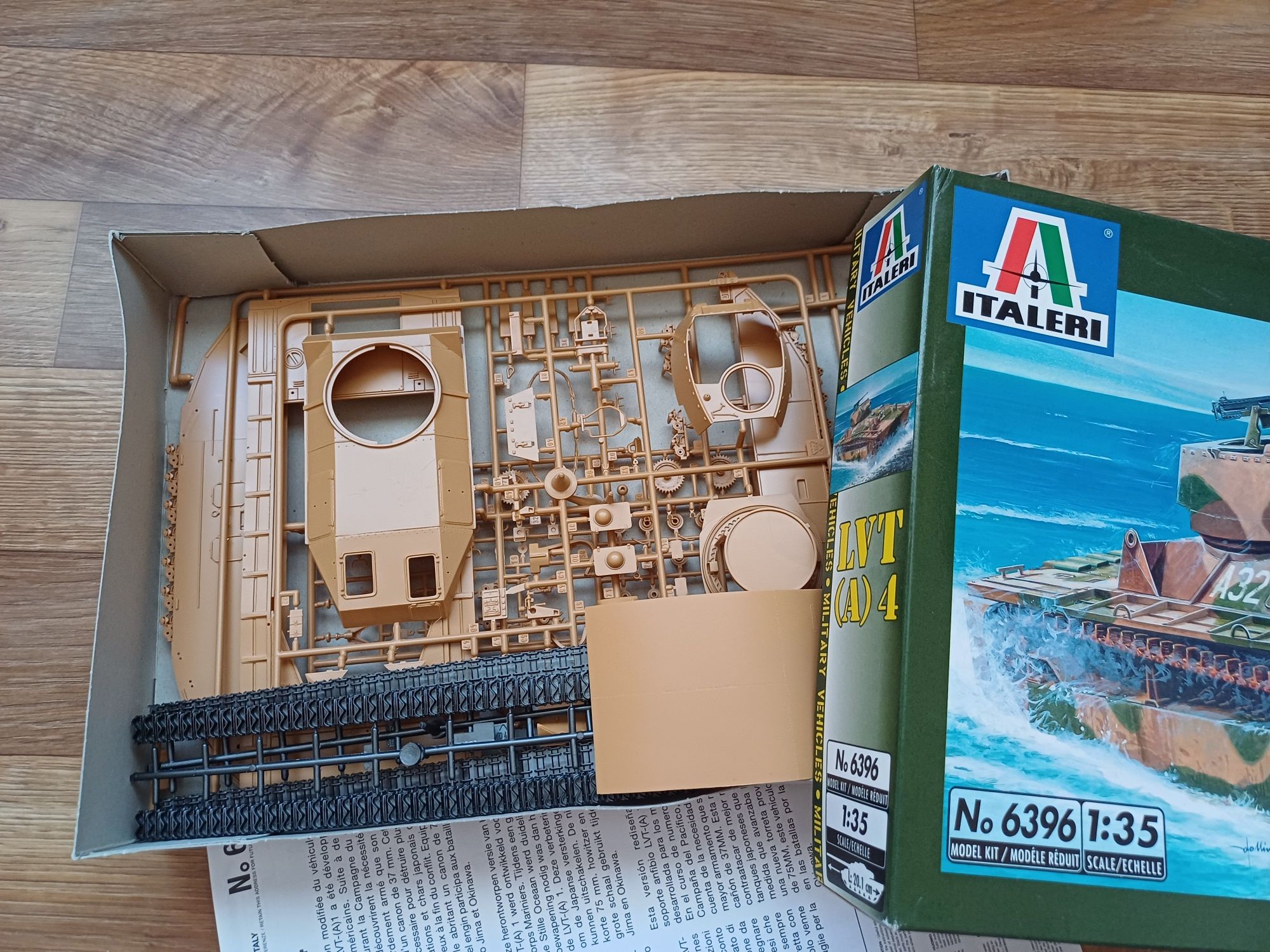 Модель танка-амфібії LVT (A) 4, Italeri 1:35