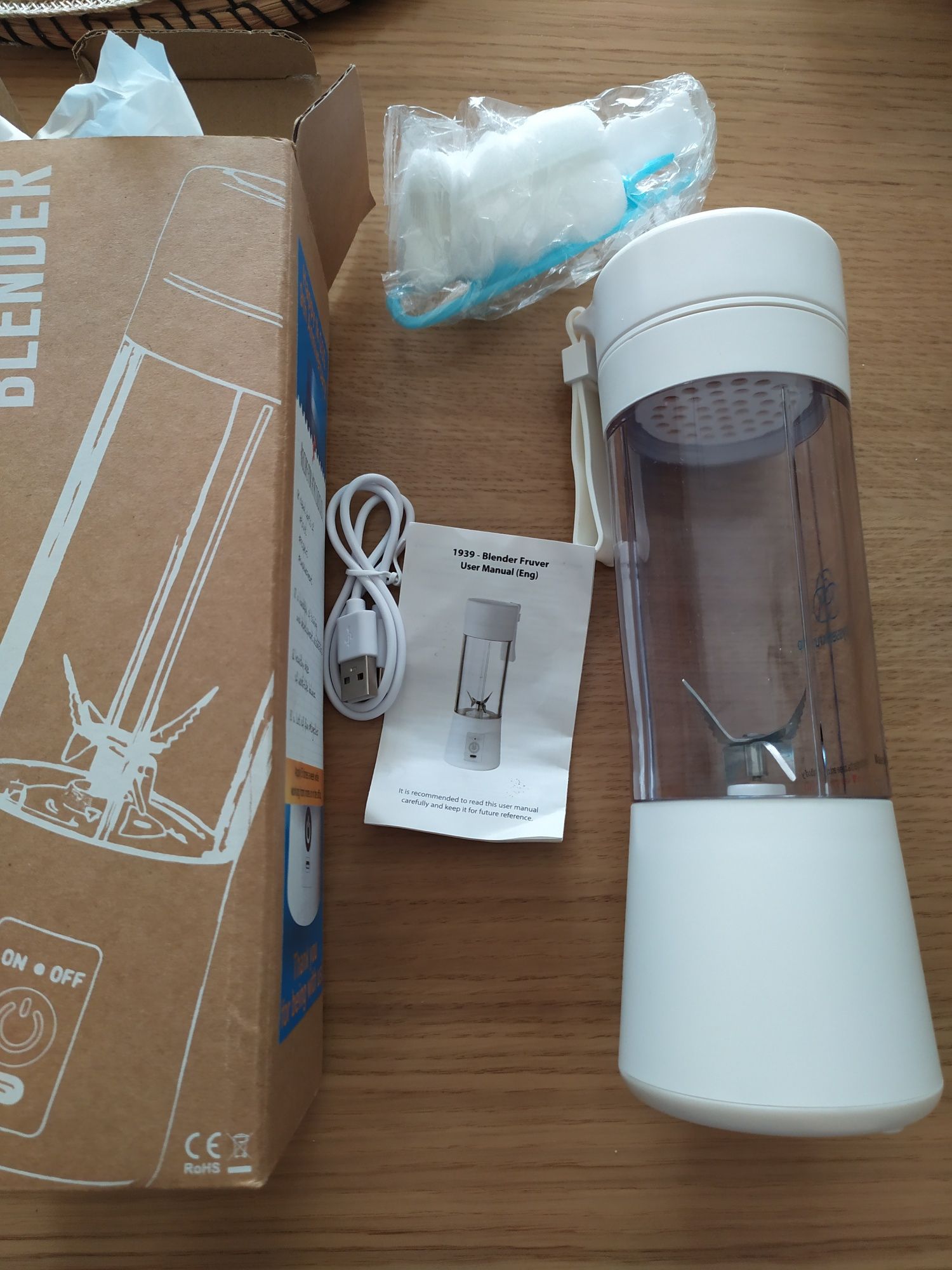 Blender bezprzewodowy 380 ml biały 6 ostrzy