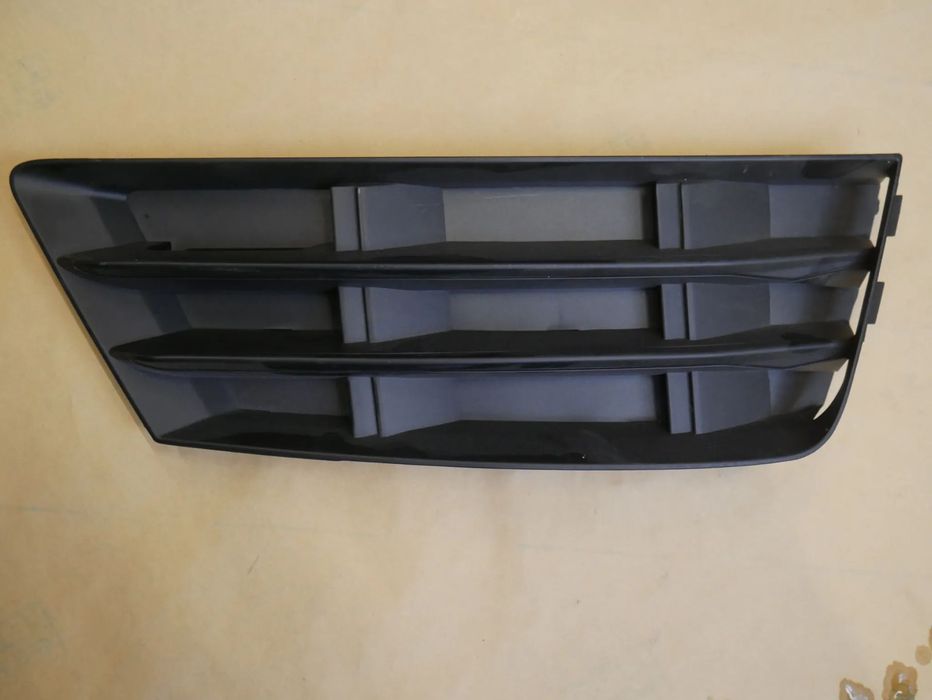 KRATKA ZDERZAKA ATRAPA BOCZNA PRAWA AUDI A4 B9 8WD807682