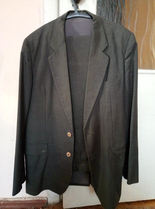 Продається чоловічий костюм