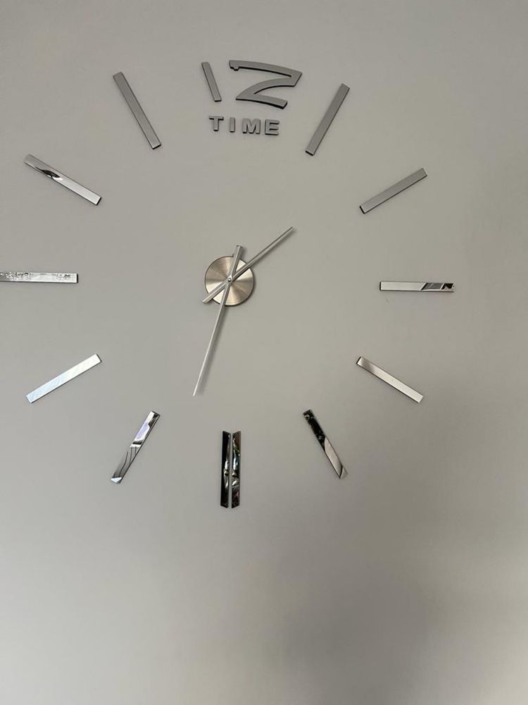 Zegar ścienny srebrny 90cm