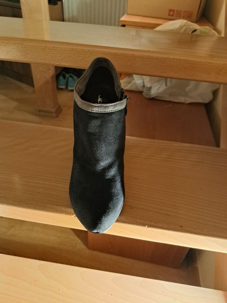 Botki wiosenne zamsz  r.40
