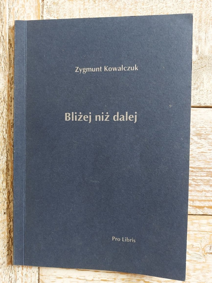 Bliżej niż dalej. Zygmunt Kowalczuk. Poezja. Autograf z dedykacją