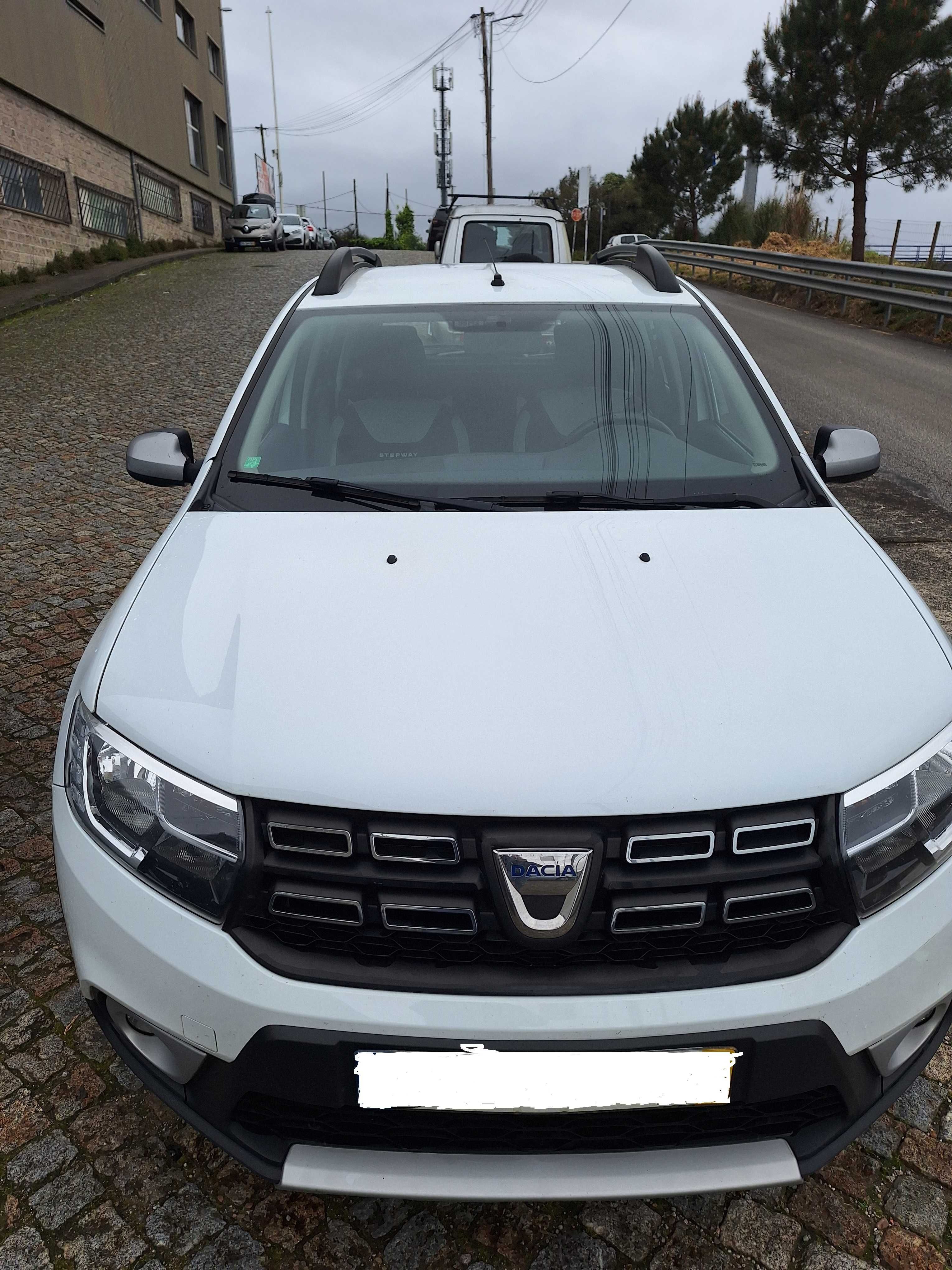 Vende-se Dacia Sandero stepway 0.9 tce bifuel.