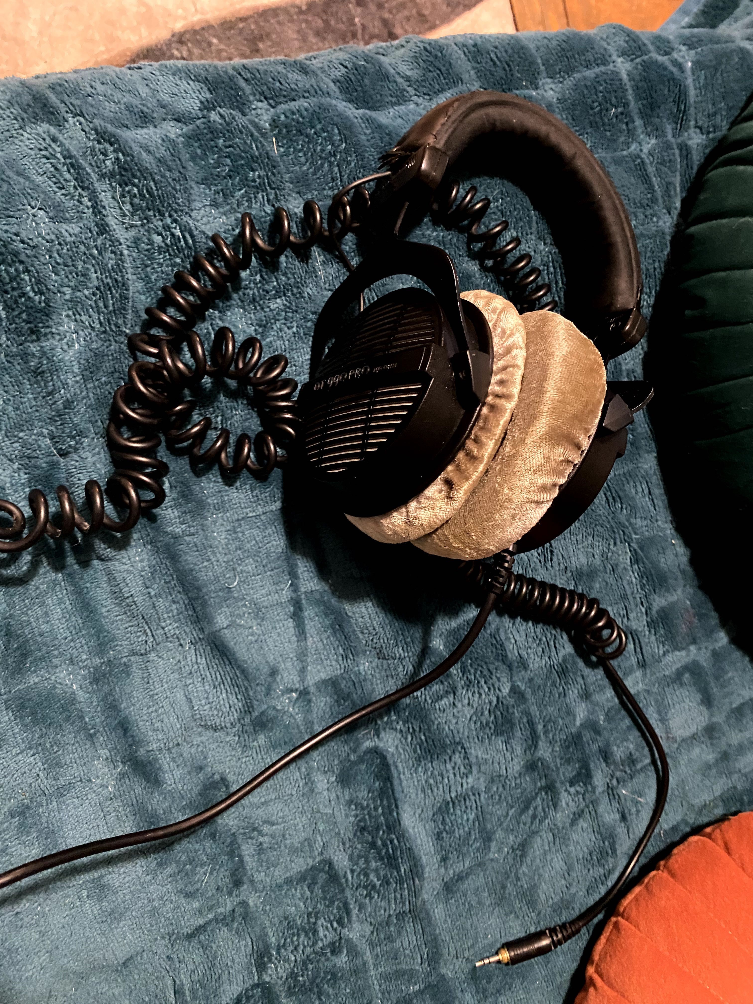 Beyerdynamic DT990 250 ohm НА ЗАПЧАСТИНИ, один динамік живий