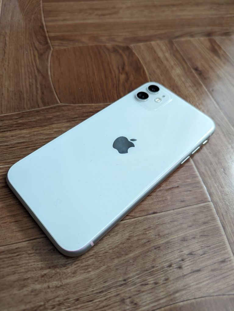 iPhone 11 white,128GB.