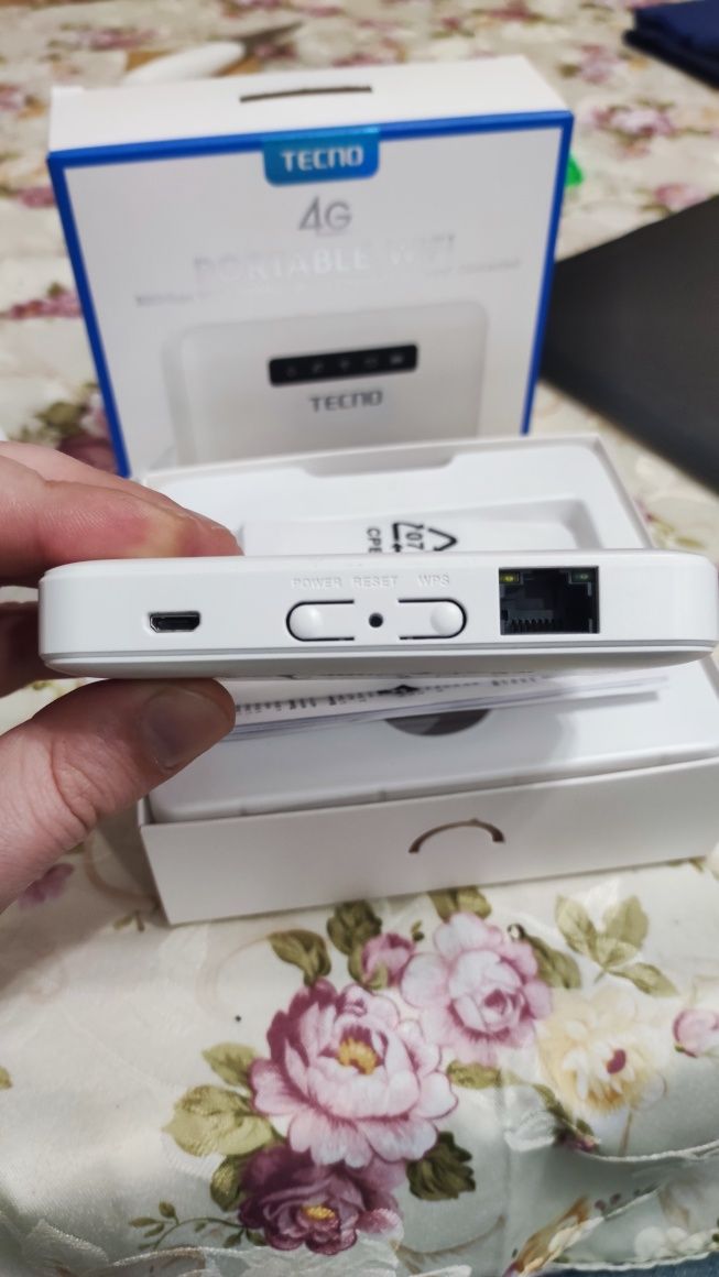 Портативний 4G роутер Tecno TR118
