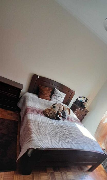Cama e mesas de cabeceira