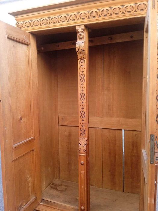 Шкаф антикварный резной.