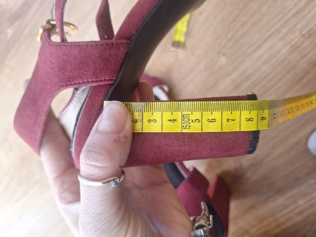 Buty sandalki pdkryte na klocku bez palców na lato bordowe z paseczkie