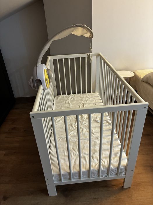 Berço Ikea com colchao como novo