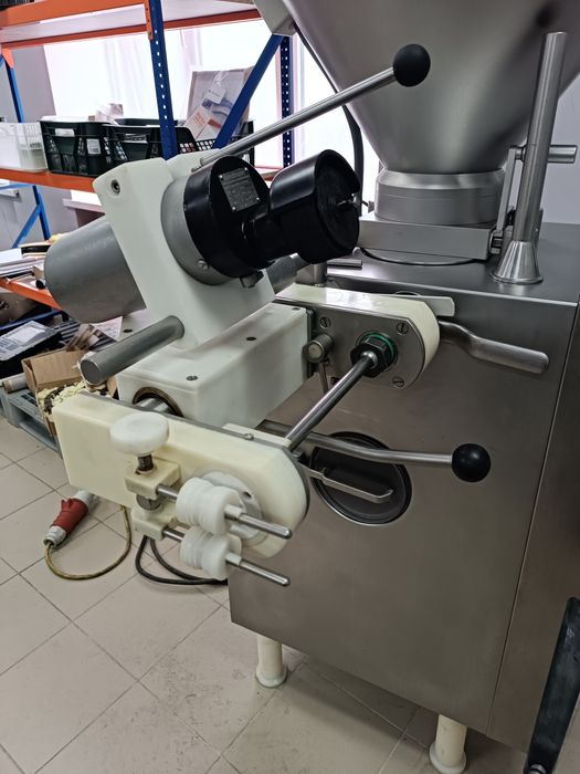 Шприц вакуумний роторний Handtmann vf 50