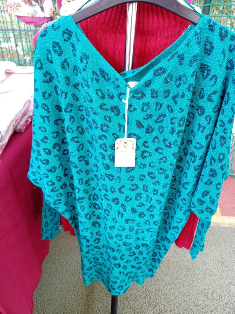 Blusas animal printer novas. Tamanho unico.