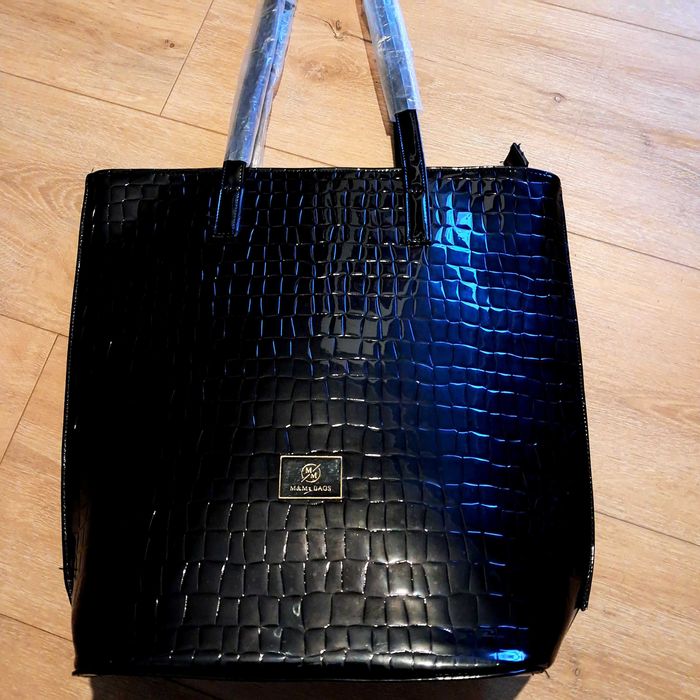 Nowa torebka lakierowana z metką wysoka na dokumenty A4 z kieszonkami