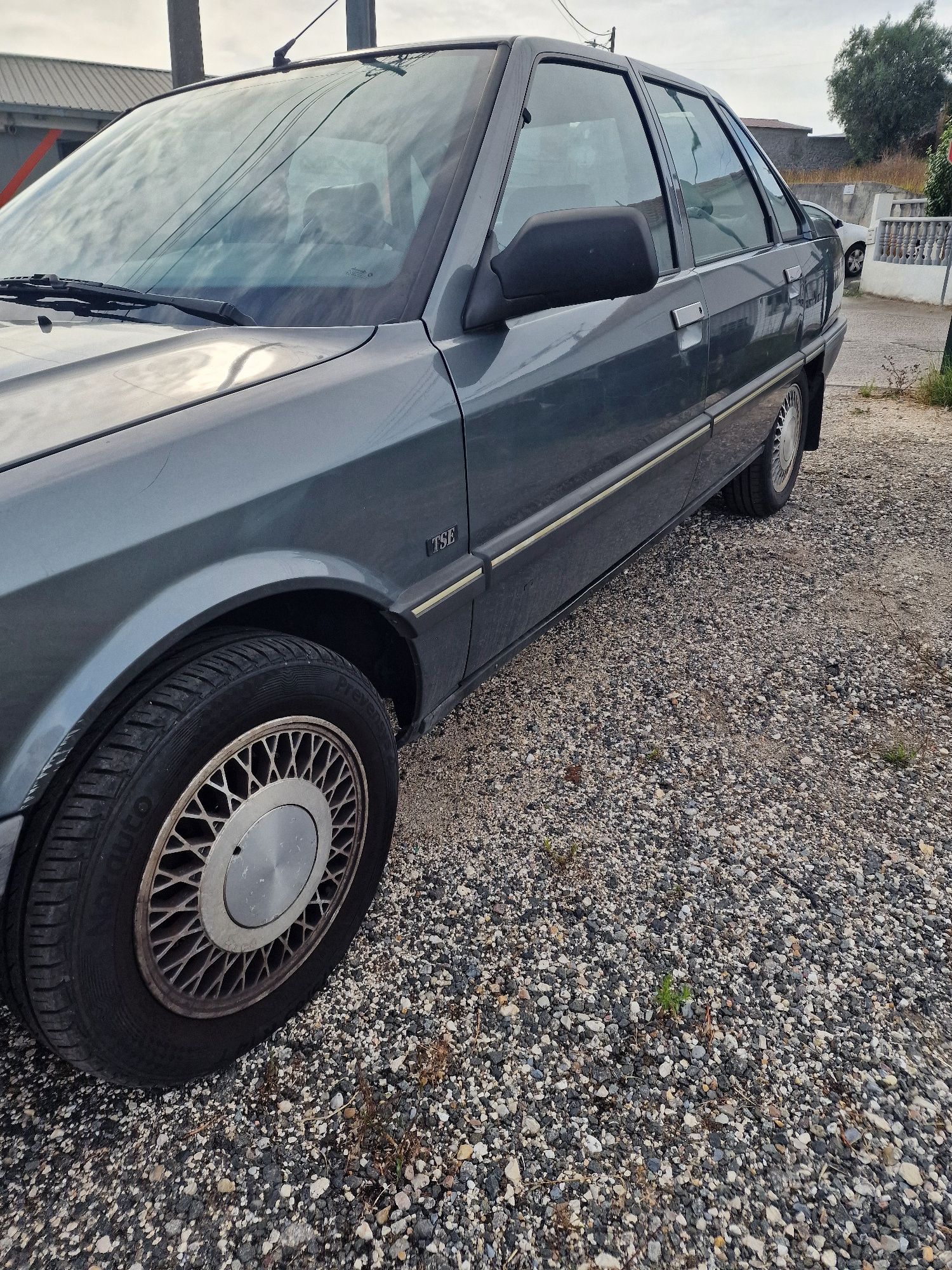 Renault 21 TSE cinza
