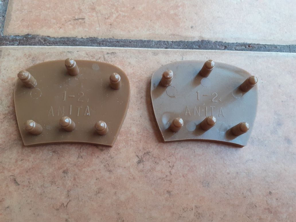 Brązowe dwa fleki do butów