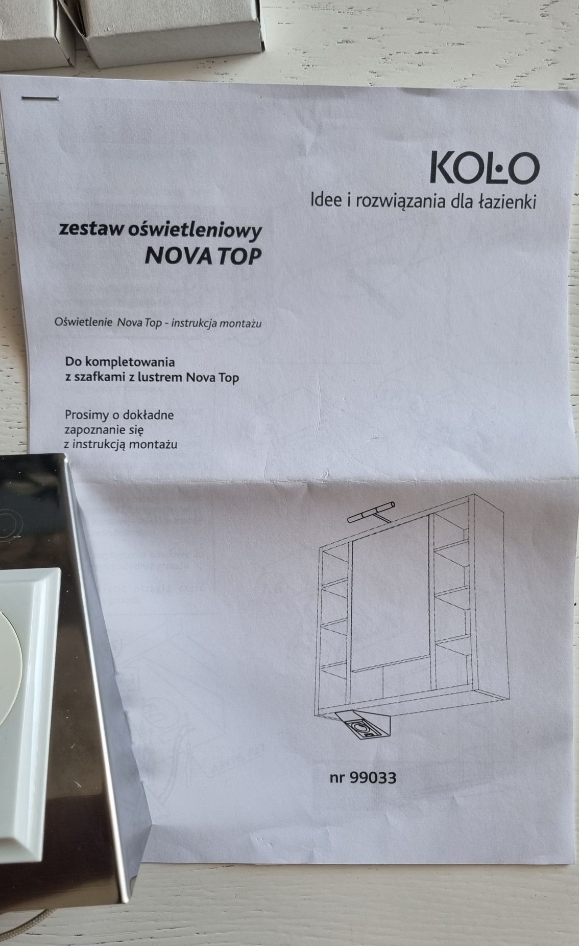Zestaw oświetleniowy Nova Top Koło z gniazdkiem do szafki z lusterem!