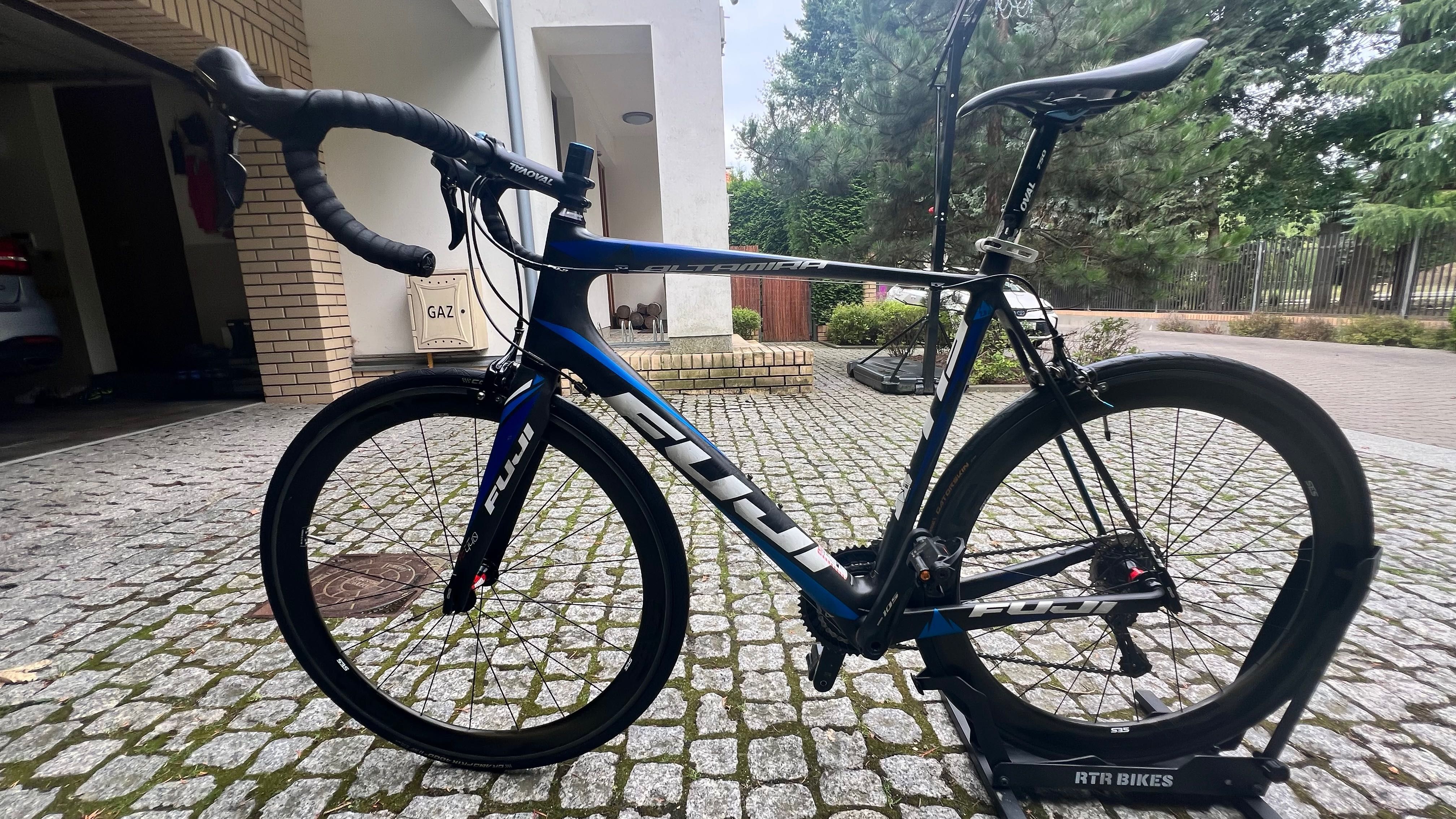 Fuji Altamira karbon L/XL 59cm, koła ENVE SES, pedały z czujn. mocy