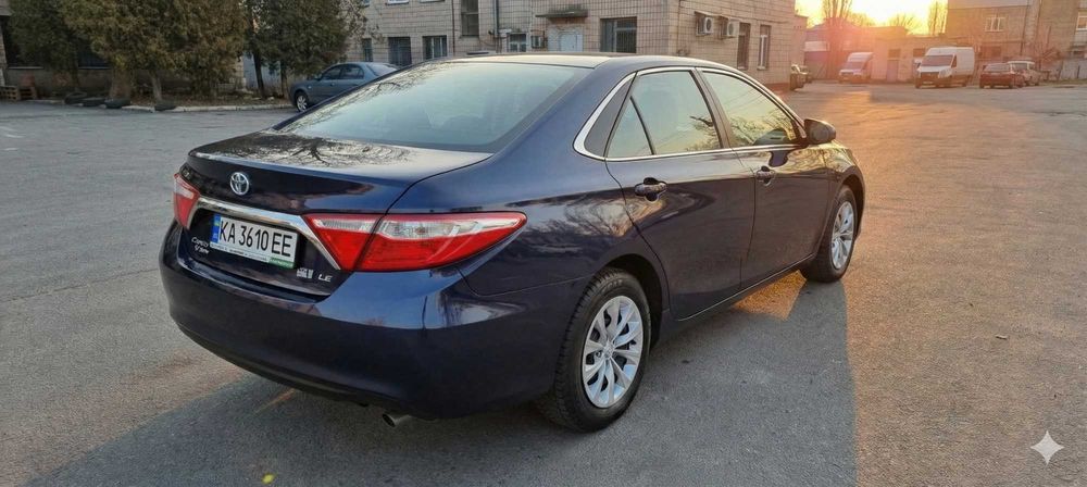 Оренда Авто Київ: Toyota Camry Hybrid / Passat, Газ/Бензин. Власне СТО