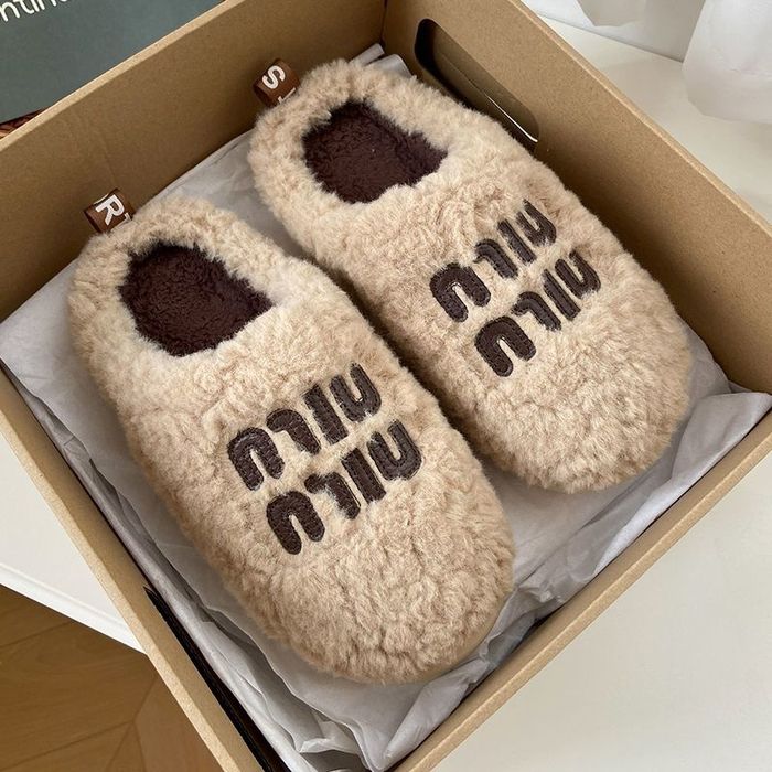 Modne stylowe kapcie 38-40