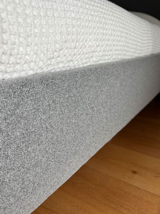 Quarto casal (cama+estrado+colchao+mesas cabeceira)