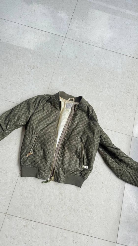 Бомбер Guess.
